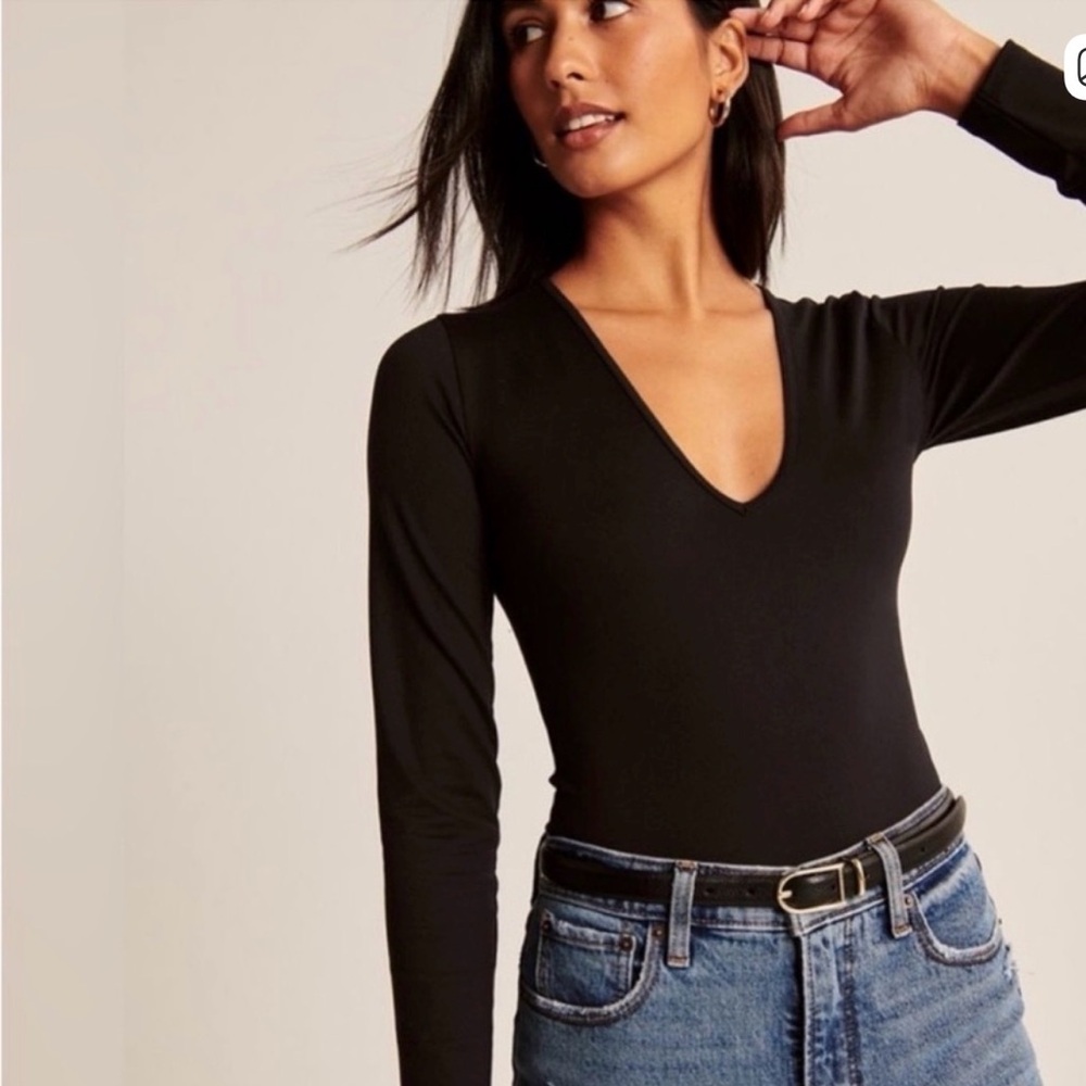 Abercrombie Women’s V-Neck long sleeve